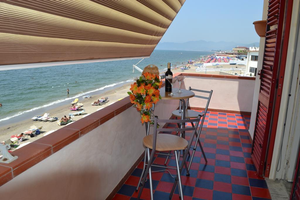Casa Vacanze Dei Navigatori On The Sea Pontecagnano Exterior photo