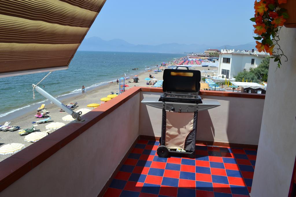 Casa Vacanze Dei Navigatori On The Sea Pontecagnano Exterior photo
