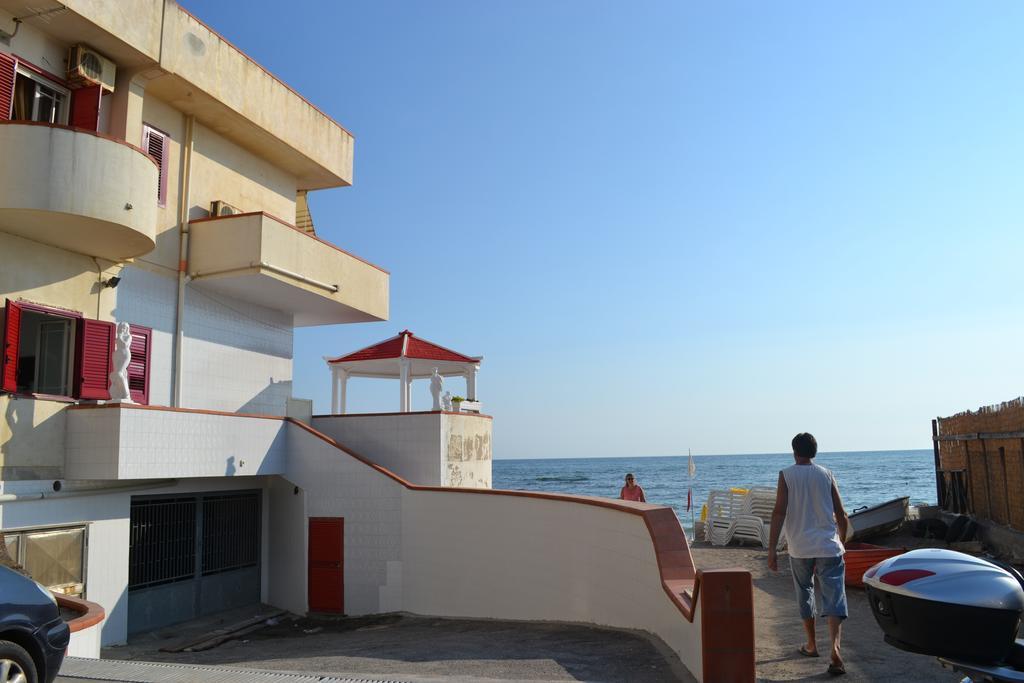Casa Vacanze Dei Navigatori On The Sea Pontecagnano Exterior photo