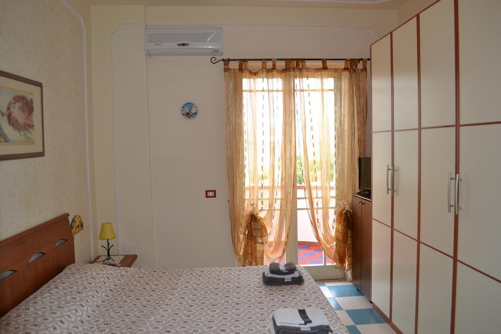 Casa Vacanze Dei Navigatori On The Sea Pontecagnano Exterior photo